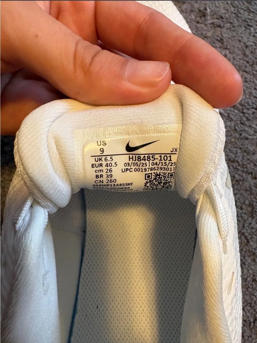 Nike Revolution 8 White Low-Top Mesh Sneakers Size 9